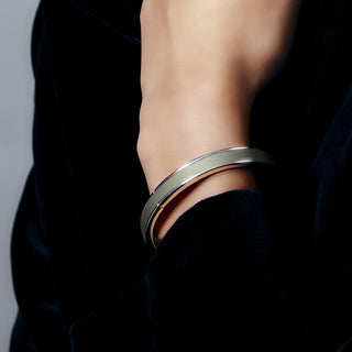 Shophouse Olive Edge Bangle - Sterling Silver